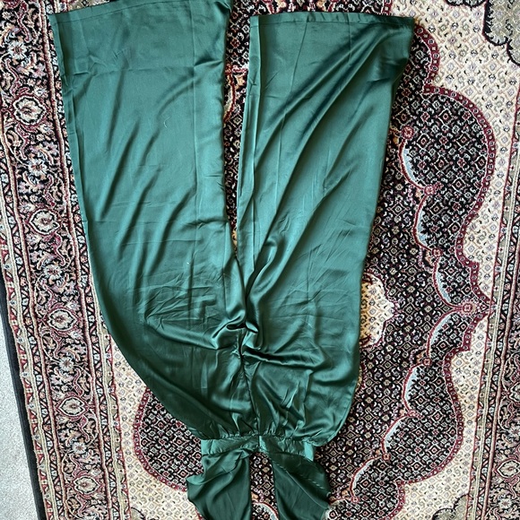 Satin halter jumpsuit - Picture 3 of 6